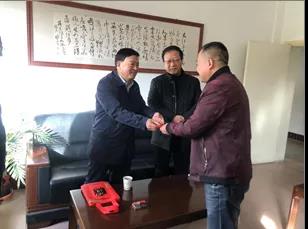 敦煌種業(yè)領(lǐng)導(dǎo)看望慰問(wèn)公司老干部、老黨員及困難黨員職工