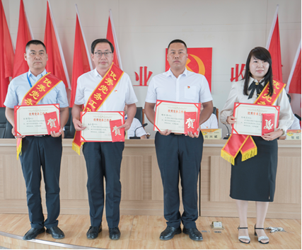 表彰先進 樹立榜樣 創(chuàng)先爭優(yōu) 引領(lǐng)奮進 —— 敦煌種業(yè)召開2022－2023年度創(chuàng)先爭優(yōu)表彰大會